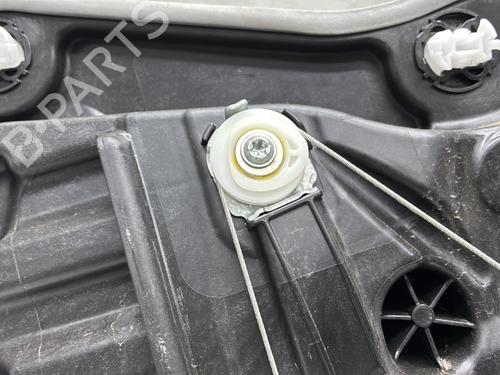 Used Rear right window mechanism Rear right window mechanism FORD FIESTA VII (HJ, HF) 1.0 EcoBoost (101 hp) 33742765 33742765