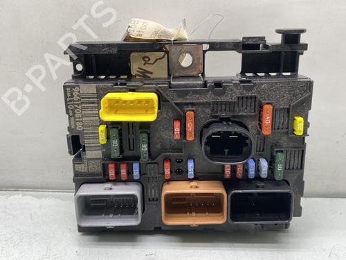 Used Fuse box Fuse box 31205588 31205588
