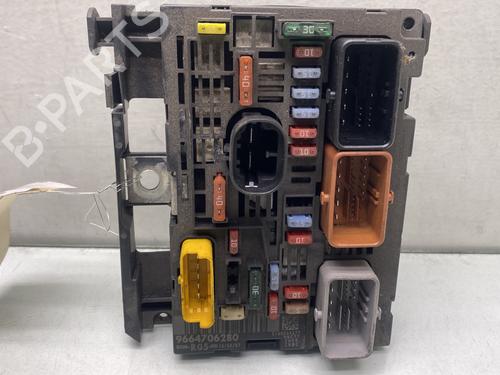 Used Fuse box PEUGEOT 308 I (4A_, 4C_) 1.6 HDi (109 hp) 28705066