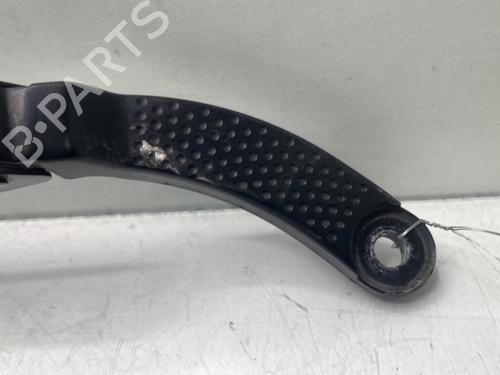 front-windshield-wiper-arm-renault-clio-iv-bh_-2012-2013-2014-2015-2016-2017-2018-2019-2020-2021-32682386 main image