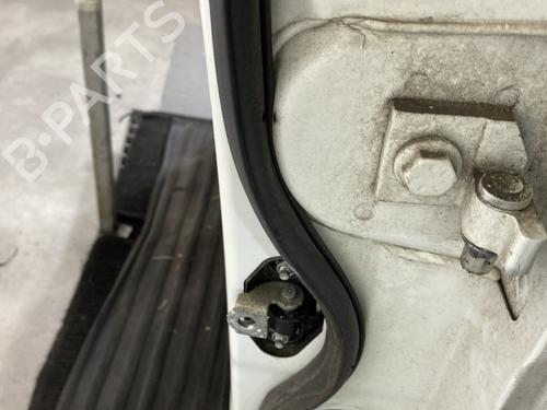 Used Left front door Left front door 23769483 23769483