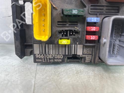 Used Fuse box Fuse box 39179582 39179582