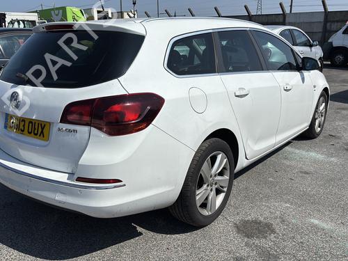 Left front fog light OPEL ASTRA J Sports Tourer (P10) 2.0 CDTI (35) | BP28100363C30 