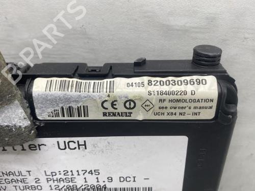 Used Fuse box RENAULT MEGANE II Saloon (LM0/1_) [2003-2025]  19962890