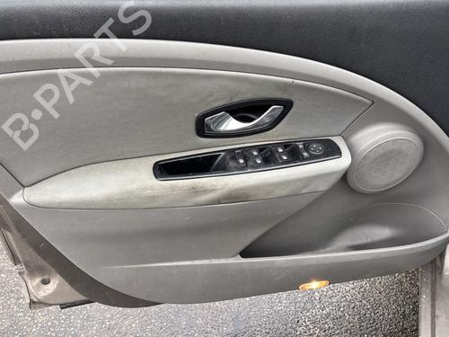 Fuse box RENAULT MEGANE III Hatchback (BZ0/1_, B3_) 1.5 dCi (BZ0C) | BP37452354E1 - Image 32