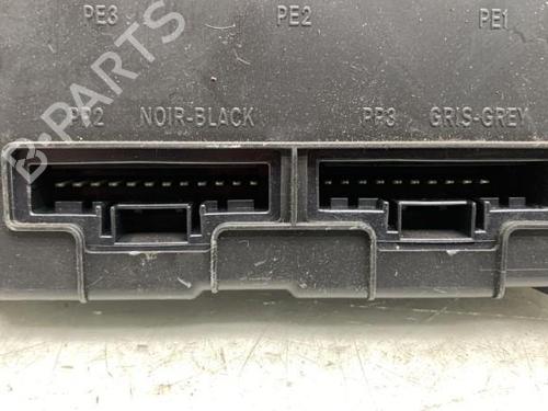 Used Fuse box Fuse box 19953436 19953436