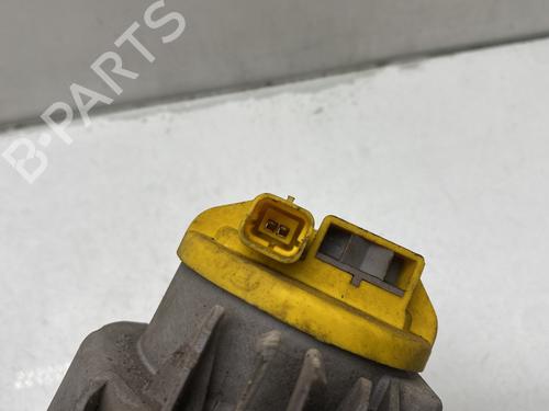 right-front-fog-light-peugeot-1007-km_-2005-31641478 main image