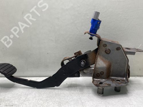 Used Clutch pedal RENAULT MODUS / GRAND MODUS (F/JP0_) 1.5 dCi (FP0G, JP0G) (68 hp) 32063440