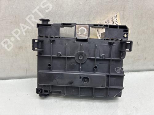 Used Fuse box Fuse box 37249525 37249525