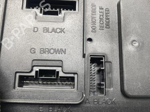 Used Fuse box Fuse box RENAULT MEGANE III Hatchback (BZ0/1_, B3_) 2.0 dCi (BZ0L) (160 hp) 19966895 19966895