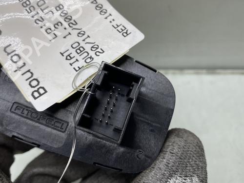 Used Warning switch Warning switch FIAT QUBO (225_) 1.3 D Multijet (225CXB1A, 225AXB1A, 225CXB11, 225AXB11,... (75 hp) 24427744 24427744