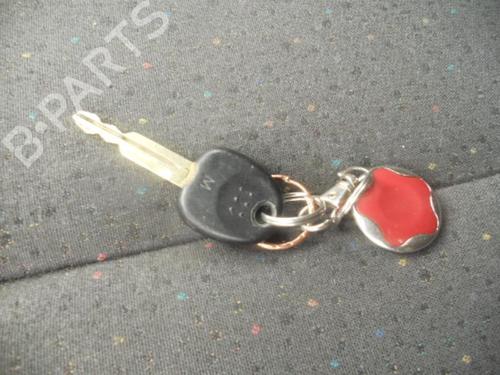 Right mirror HYUNDAI ELANTRA III (XD)  | BP20017935C27 