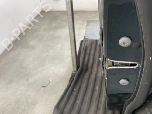 Used Right front door Right front door 19984103 19984103