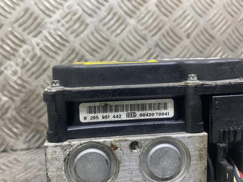 Used ABS pump ABS pump TOYOTA COROLLA Saloon (_E15_) 1.4 D-4D (NDE150) (90 hp) 22733324 22733324