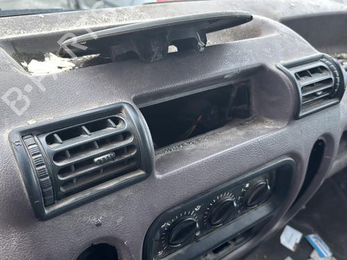 Front left quarter glass RENAULT MASTER II Van (FD) 2.5 D (FD0A, FD0E, FD2E, FD3E) | BP32063339C111 