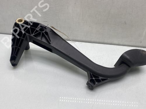 clutch-pedal-audi-a4-b9-avant-8w5-8wd-2015-28279979 main image