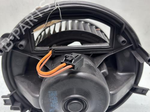 Used Heater blower motor Heater blower motor VW GOLF VII (5G1, BQ1, BE1, BE2) 1.6 TDI (105 hp) 32495680 32495680