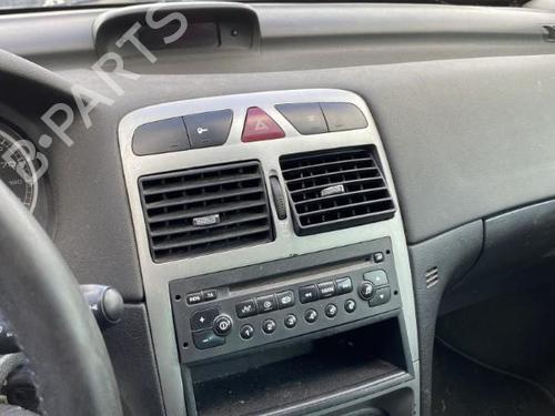 Fuse box PEUGEOT 307 Break (3E) 2.0 HDI 110 | BP24200331E1  - Image 15