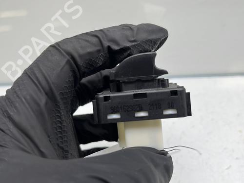 Used Left front window switch Left front window switch CITROËN C3 III (SX) 1.2 PureTech 82 (83 hp) 23769306 23769306