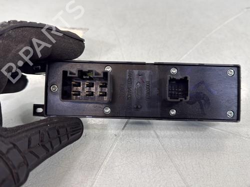 Used Left front window switch Left front window switch FORD FOCUS III Saloon [2010-2020] 33331840 33331840