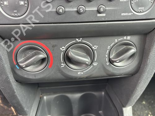 Venstre foran invendig håndtak RENAULT CLIO II (BB_, CB_) 1.2 (BB0A, BB0F, BB10, BB1K, BB28, BB2D, BB2H, CB0A,... | BP28705149I13 