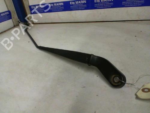 Used Front windshield wiper arm VW POLO (9N_, 9A_) 1.4 TDI (70 hp) 20020441