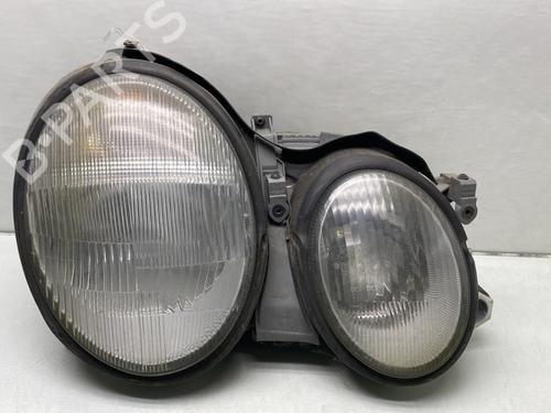 Used Right headlight Right headlight MERCEDES-BENZ CLK Convertible (A208) CLK 200 (208.435) (136 hp) 21489894 21489894
