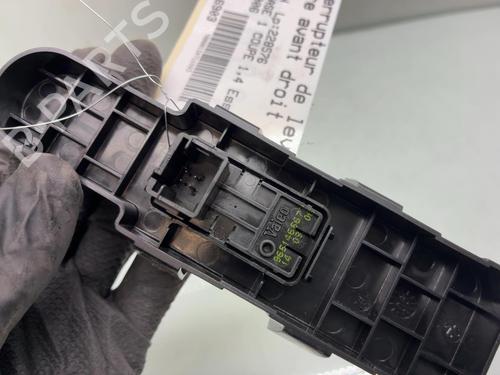 Used Right front window switch Right front window switch CITROËN C4 Coupe (LA_) 1.4 16V (88 hp) 40205342 40205342