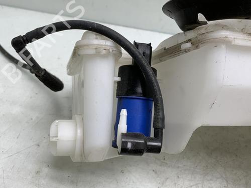 Used Windscreen washer tank Windscreen washer tank 22916468 22916468