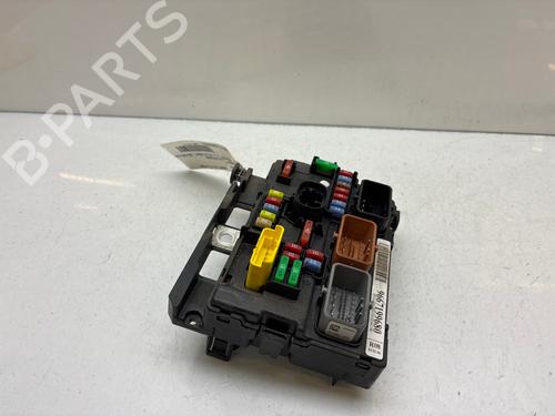 Used Fuse box Fuse box 39090875 39090875