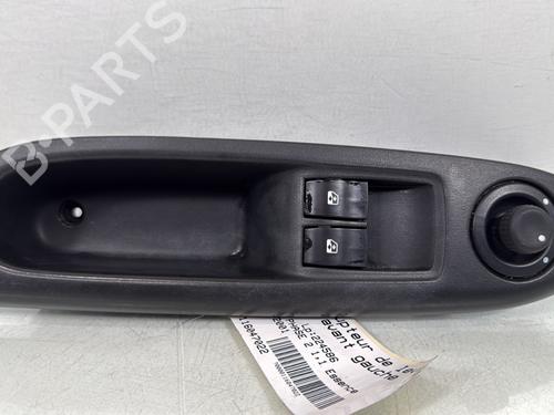 Used Left front window switch Left front window switch RENAULT CLIO II (BB_, CB_) 1.2 16V (BB05, BB0W, BB11, BB27, BB2T, BB2U, BB2V, CB05,... (75 hp) 33115627 33115627