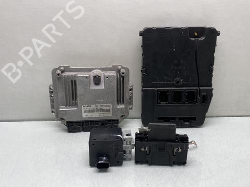 Used Electronic module RENAULT SCÉNIC II (JM0/1_) 1.9 dCi (JM14) (131 hp) 31602151