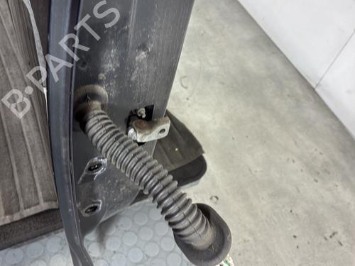 Dør højre bagtil Dør højre bagtil DACIA SANDERO II 1.2 (75 hp) 33874717 33874717