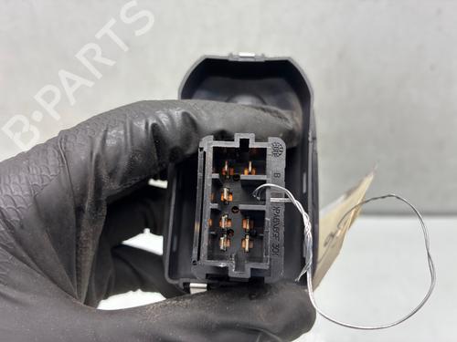 Used Right front window switch Right front window switch 37028889 37028889
