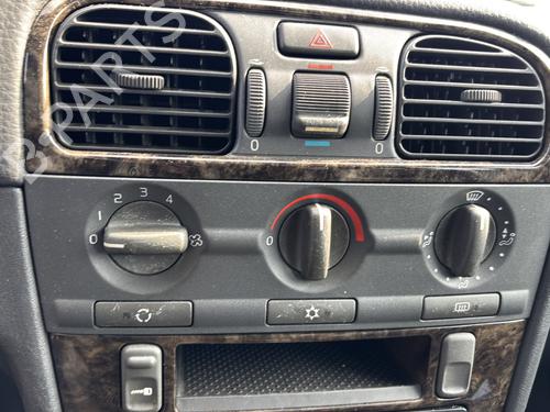 Left front indicator VOLVO V40 Estate (645) 1.9 DI | BP30543054C32 