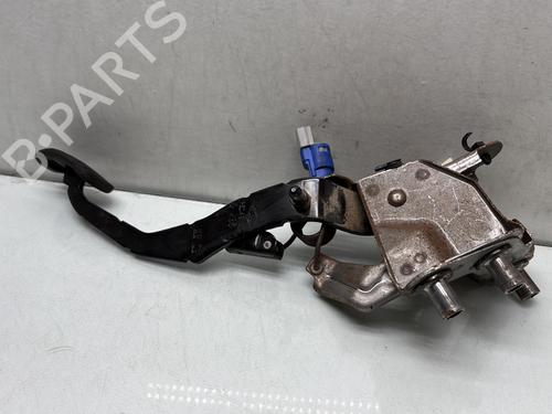 Used Clutch pedal RENAULT CLIO III (BR0/1, CR0/1) 1.5 dCi (C/BR0G, C/BR1G) (68 hp) 28280825