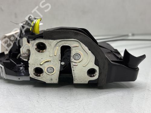 Used Front left lock TOYOTA YARIS (_P13_) 1.5 Hybrid (NHP130_, NHP130) (101 hp) 28704834