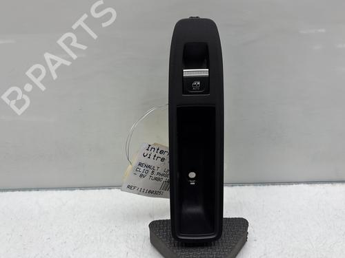 Used Right rear window switch RENAULT CLIO V (B7_) 1.5 Blue dCi 115 (B7AD) (116 hp) 29574664