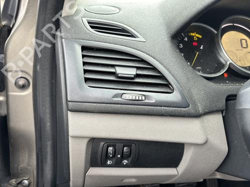 Fuse box RENAULT MEGANE III Hatchback (BZ0/1_, B3_) 1.5 dCi (BZ0C) | BP37452354E1 - Image 31