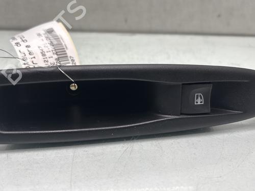 Right rear window switch RENAULT CLIO IV (BH_) 1.2 TCe 120 (BHM0) 254218614R