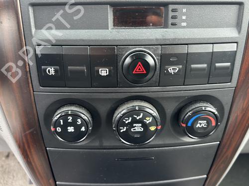 Left front window switch KIA SORENTO I (JC) 2.5 CRDi 4WD | BP32384074I27 