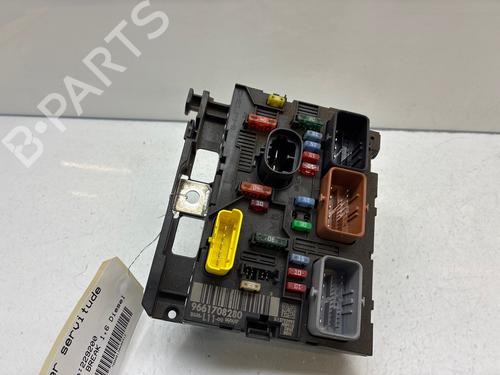 Used Fuse box Fuse box 38101032 38101032