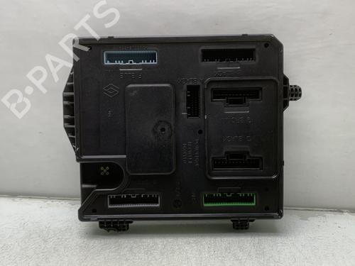 Used Fuse box RENAULT MEGANE III Hatchback (BZ0/1_, B3_) 1.6 dCi (BZ00, BZ12, BZ13) (130 hp) 21372918