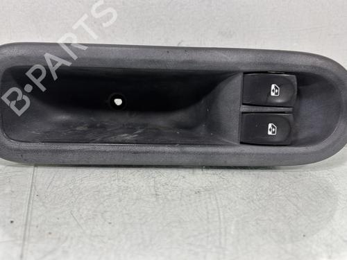 Used Left front window switch RENAULT CLIO III (BR0/1, CR0/1) 1.5 dCi (BR17, CR17) (86 hp) 31134783