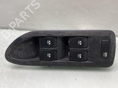 Used Left front window switch RENAULT LAGUNA II Grandtour (KG0/1_) 2.0 dCi (KG1T) (150 hp) 28824670