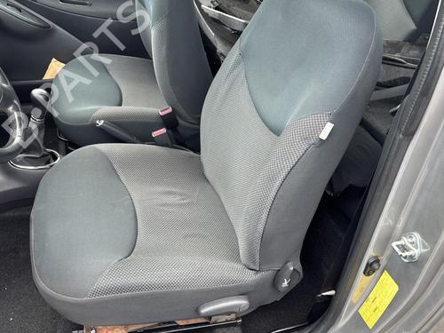 Left front window switch TOYOTA YARIS (_P1_) 1.3 (SCP12_, SCP13_, SCP12R, SCP13R) | BP30791572I27 - Image 12