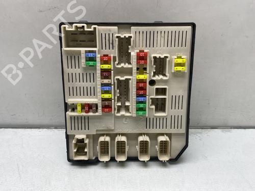 Used Fuse box RENAULT MEGANE III Hatchback (BZ0/1_, B3_) 1.5 dCi (BZ0C) (90 hp) 31831435