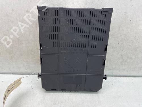 Used Fuse box Fuse box 37225749 37225749