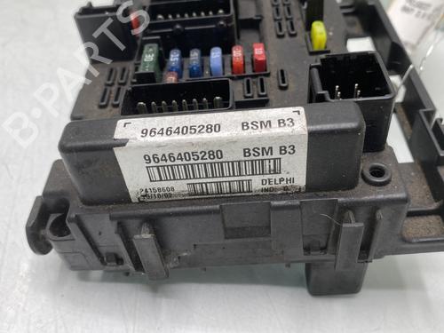Used Fuse box PEUGEOT 807 (EB_) 2.0 HDi (107 hp) 28704893