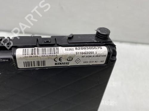 Sikringsdåse RENAULT MEGANE II (BM0/1_, CM0/1_) 1.9 dCi (BM0G, CM0G) (120 hp) 20183156